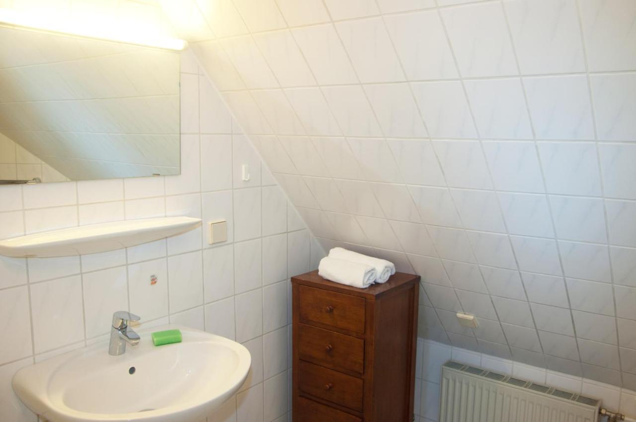 Wg Bernstein - Reetdachhaus - Ruhe Und Seeblick Sellin  Exteriör bild