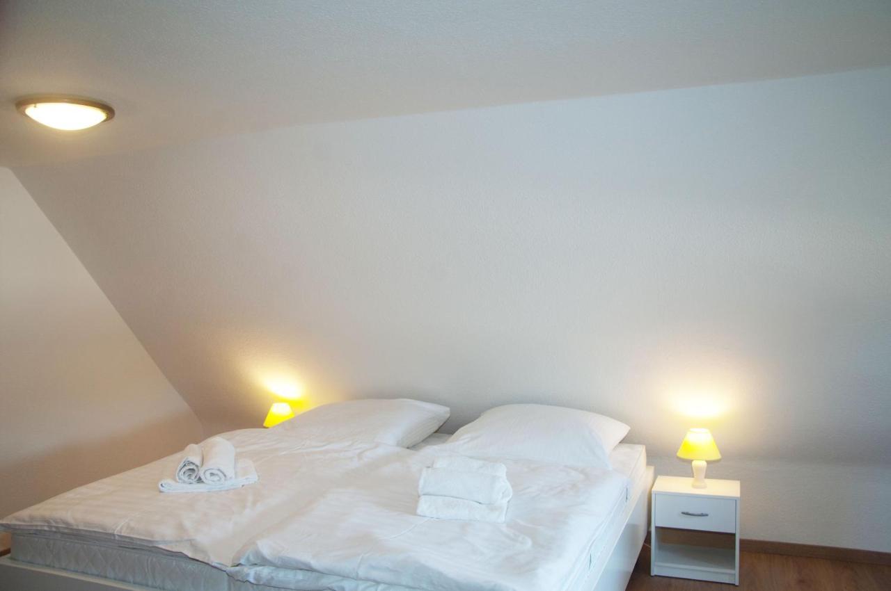 Wg Bernstein - Reetdachhaus - Ruhe Und Seeblick Sellin  Exteriör bild