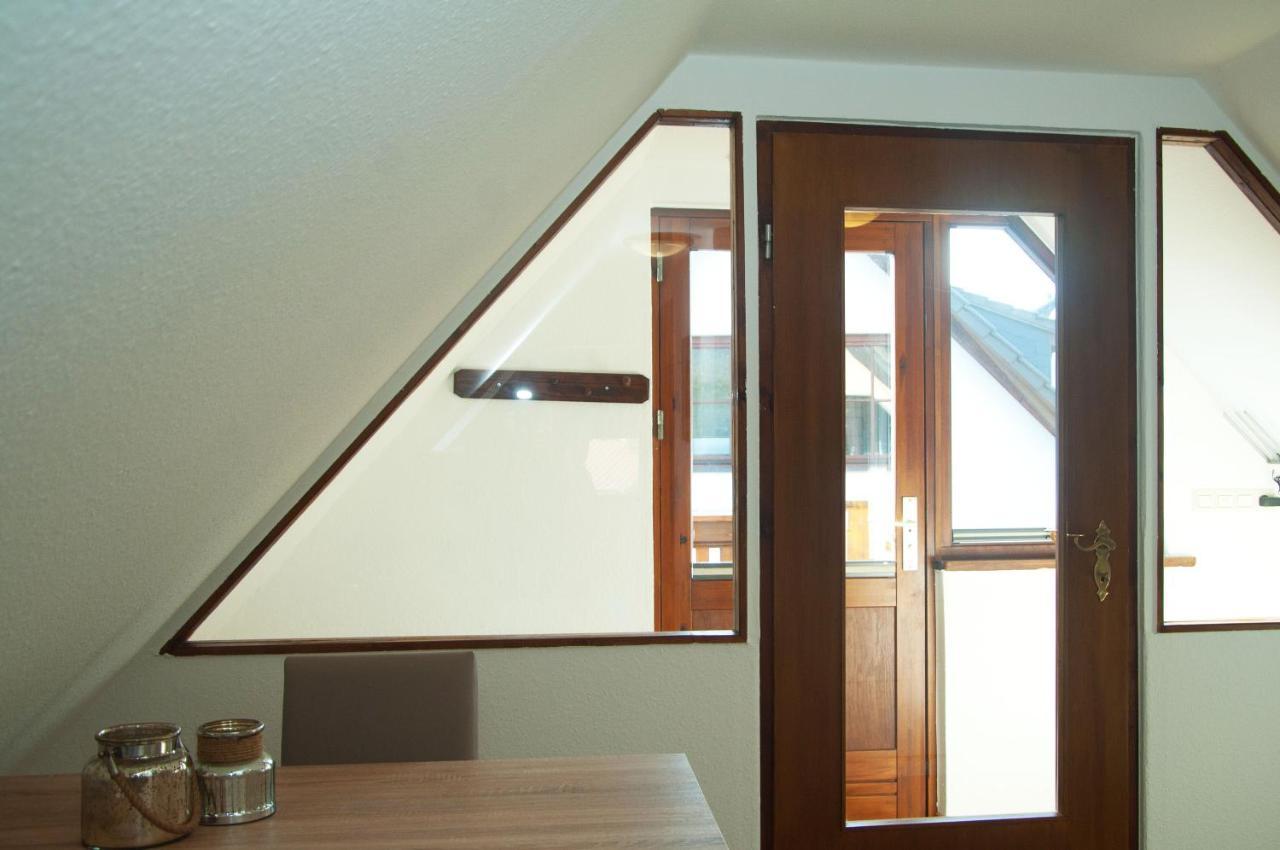 Wg Bernstein - Reetdachhaus - Ruhe Und Seeblick Sellin  Exteriör bild