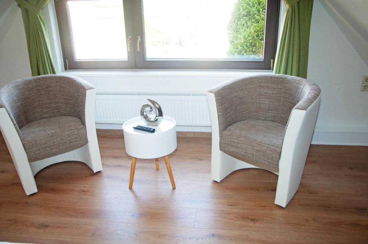 Wg Bernstein - Reetdachhaus - Ruhe Und Seeblick Sellin  Exteriör bild
