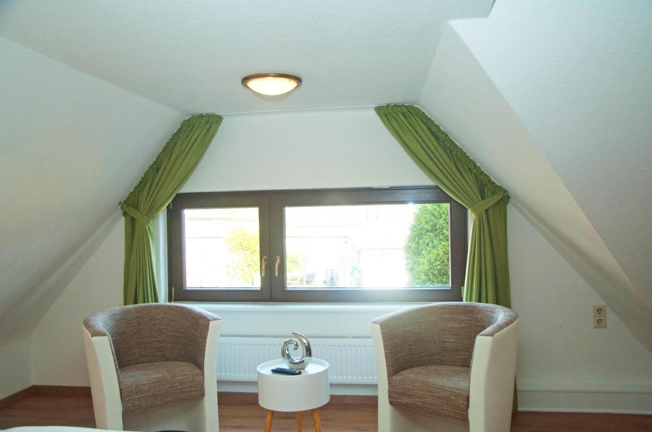 Wg Bernstein - Reetdachhaus - Ruhe Und Seeblick Sellin  Exteriör bild