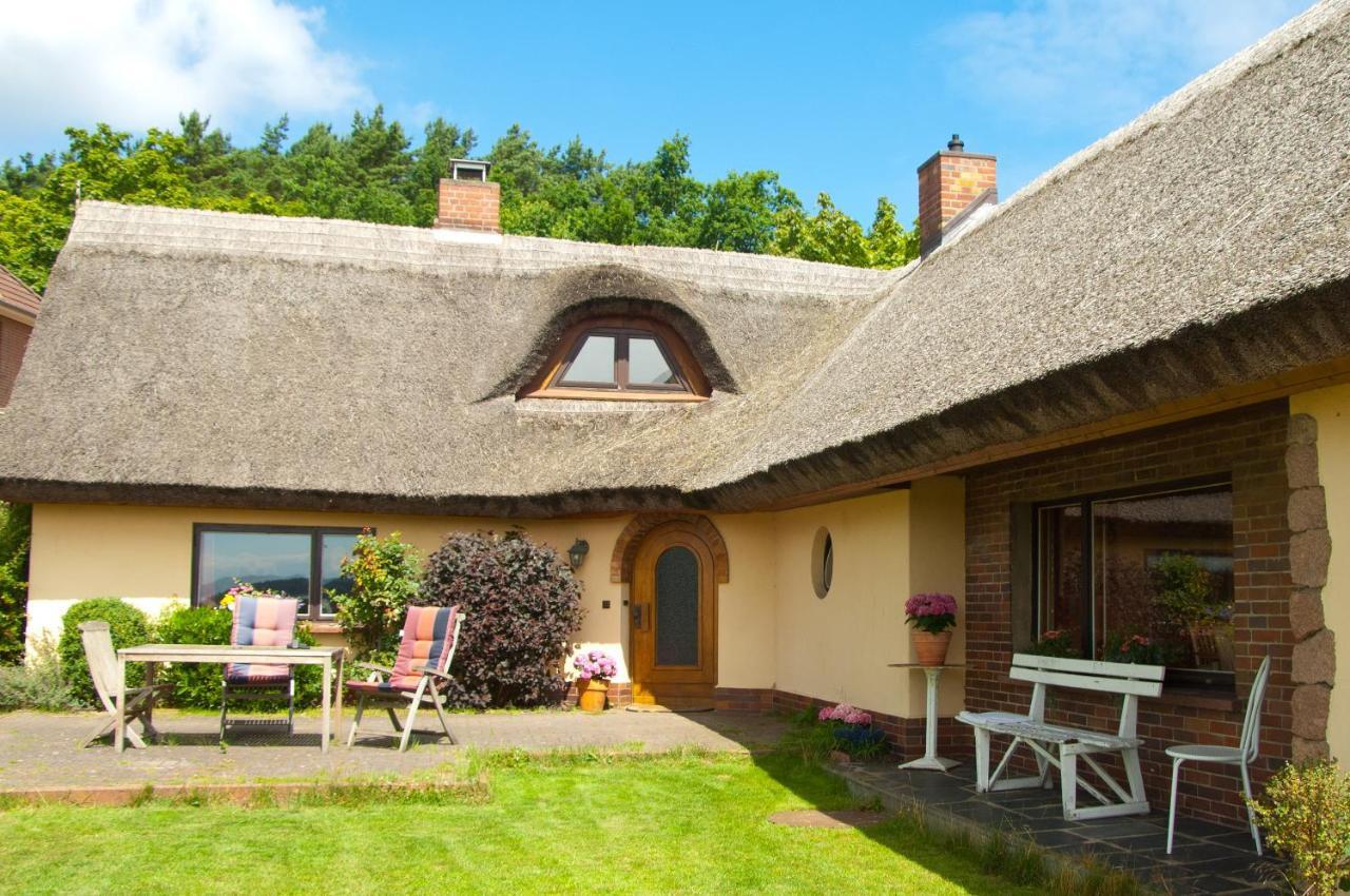 Wg Bernstein - Reetdachhaus - Ruhe Und Seeblick Sellin  Exteriör bild