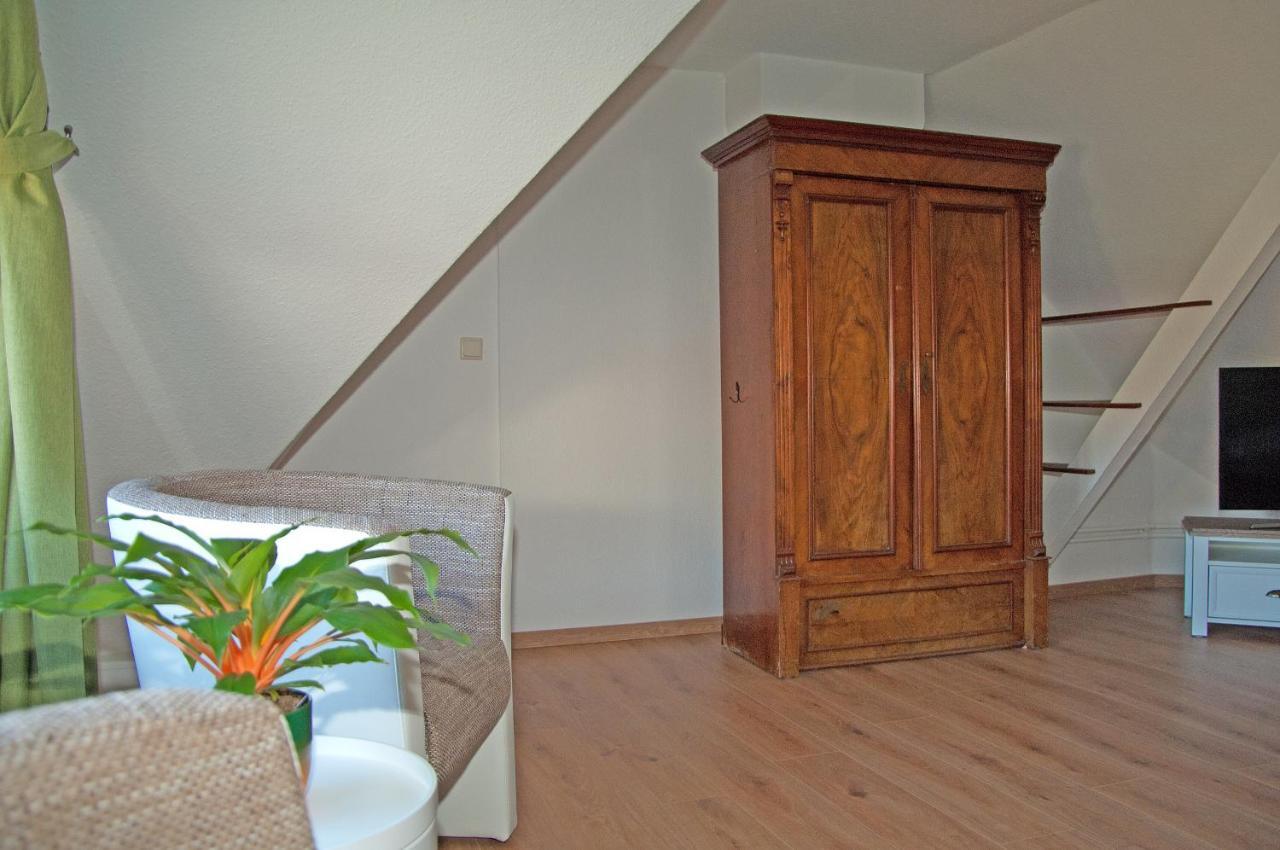 Wg Bernstein - Reetdachhaus - Ruhe Und Seeblick Sellin  Exteriör bild